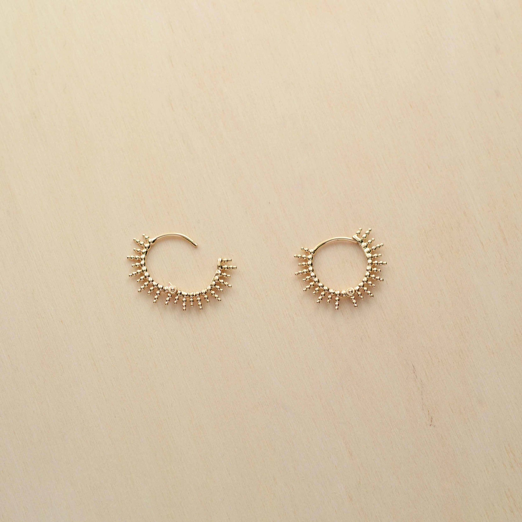 Boucles d'oreille COMÈTE créoles - plaqué or - Bijoux fantaisie femme | Votre boutique en ligne de bijoux fantaisie - yukablanc