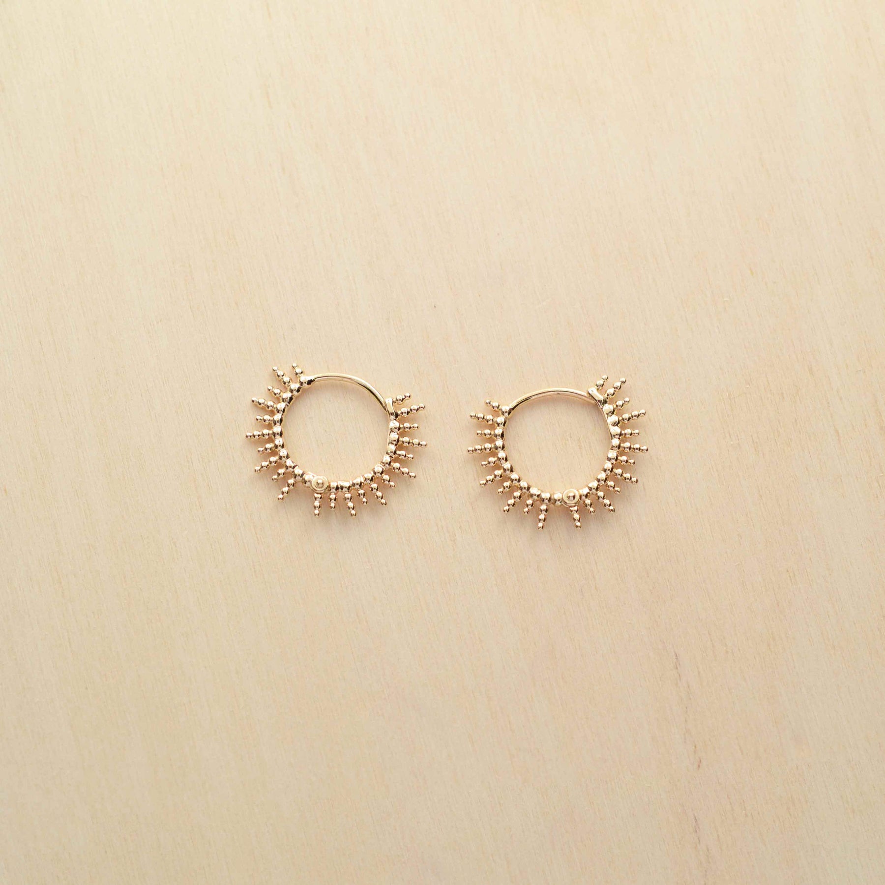 Boucles d'oreille COMÈTE créoles - plaqué or - Bijoux fantaisie femme | Votre boutique en ligne de bijoux fantaisie - yukablanc