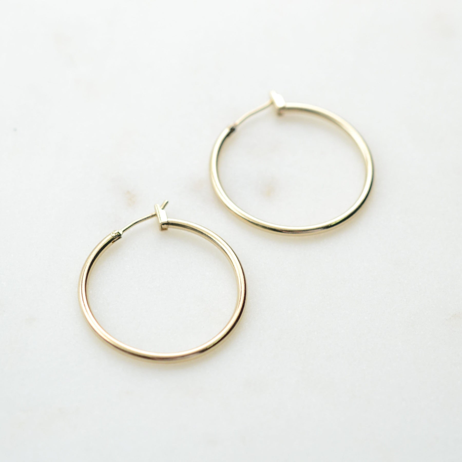 Boucles d'oreille LIGNE - plaqué à l'or fin 24 carats - Bijoux fantaisie femme | Votre boutique en ligne de bijoux fantaisie - yukablanc